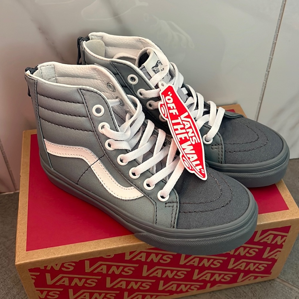 New Kids’ SK8-Hi Zip Shoes Size 12
